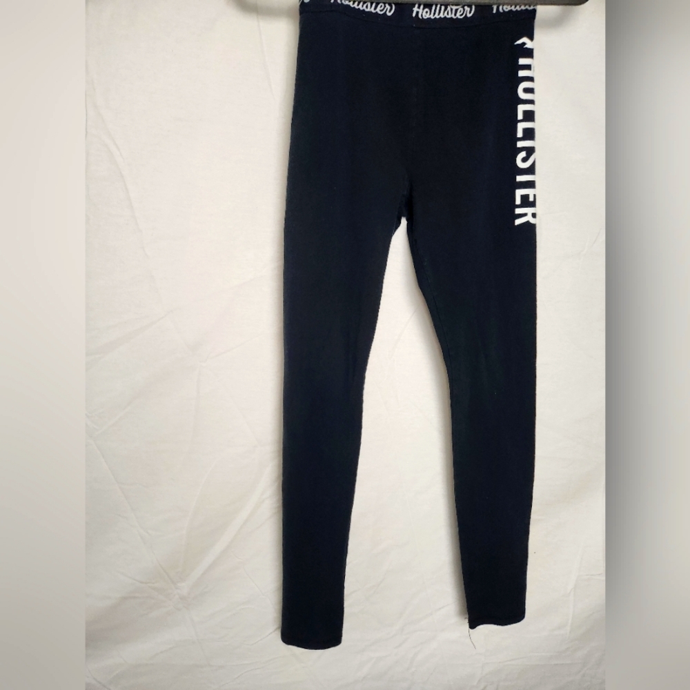 Hollister Women's Leggings  XS  (Ultra High Rise)  Small Flaw!